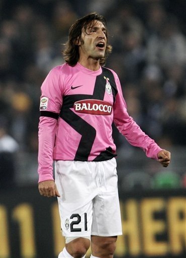 查理·哈迪（Charlie Hardy）等待5个月后终于签约曼联。（历经5个月等待，查理·哈迪正式加盟曼联）