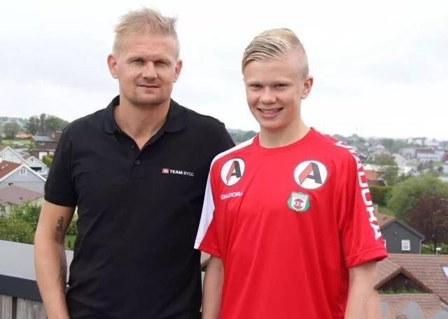 大乌龙！勇士队记：库里是左腿遭遇股四头肌挫伤，而不是右腿