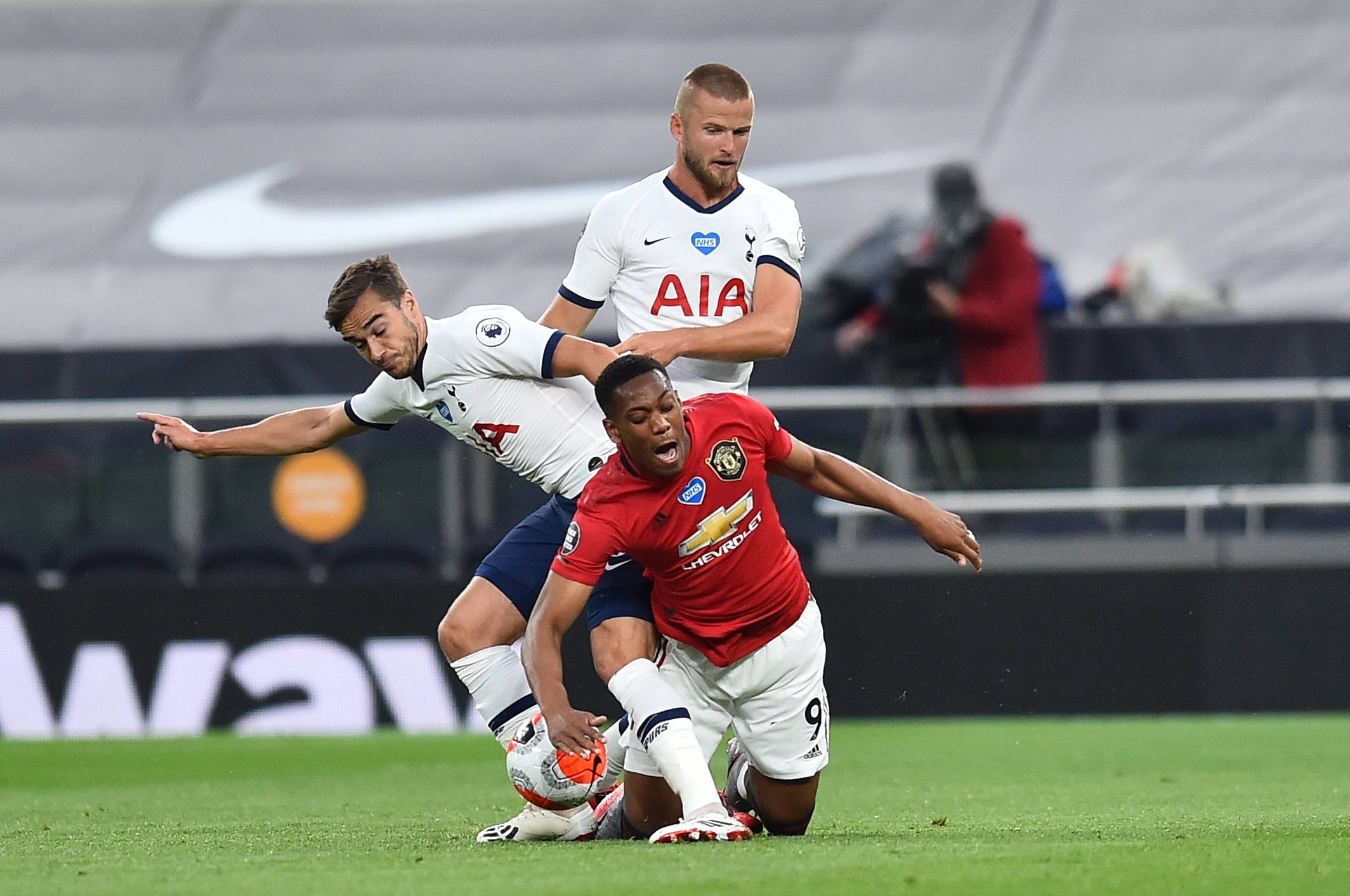 马塞洛儿子恩佐代表皇马在青年欧冠首秀，马塞洛在场边见证