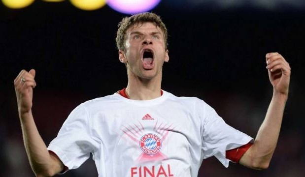 阿森纳领跑英超遭曼城紧追！主场战狼队成保分关键战（曼城紧咬不放，阿森纳为巩固榜首主场硬碰狼队）