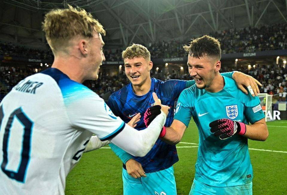 葡萄牙vs亚美尼亚首发：C罗停赛缺席！B费、维蒂尼亚出战（葡萄牙战亚美尼亚首发出炉：C罗因停赛缺阵，B费与维蒂尼亚先发）