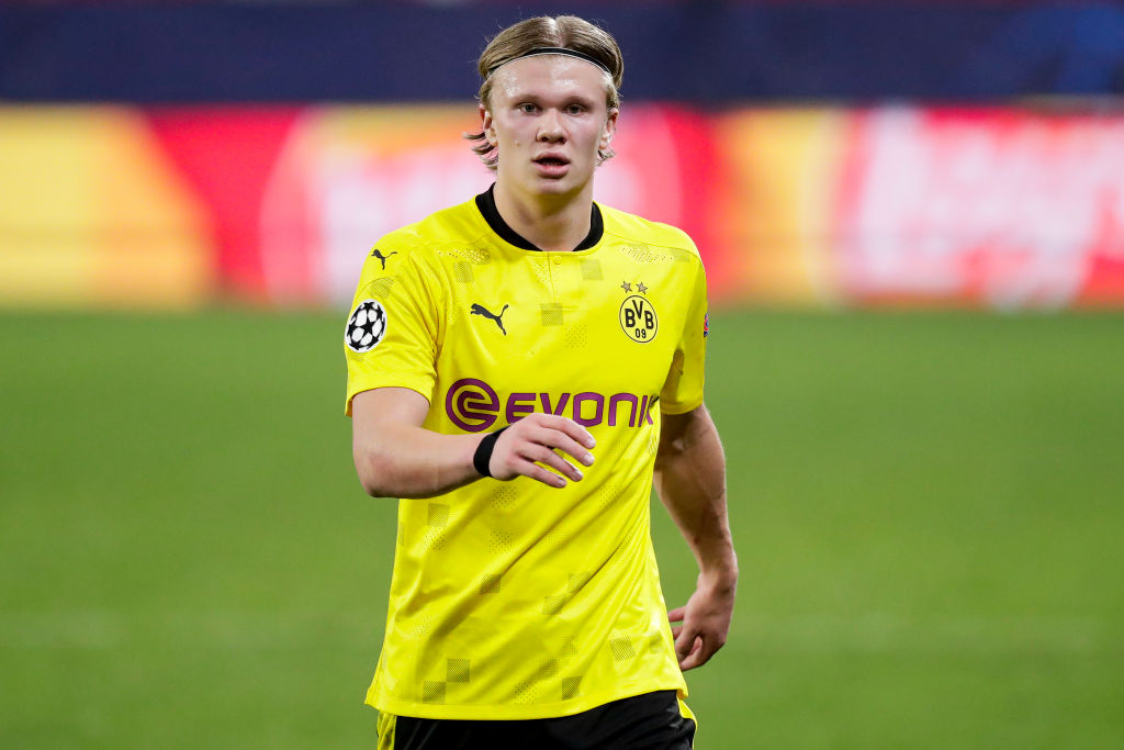 传记作者：莱万年少时常因身材自卑；他与渣叔的关系起初不好（传记作者称：莱万少年因身材自卑，与渣叔起初关系不佳）