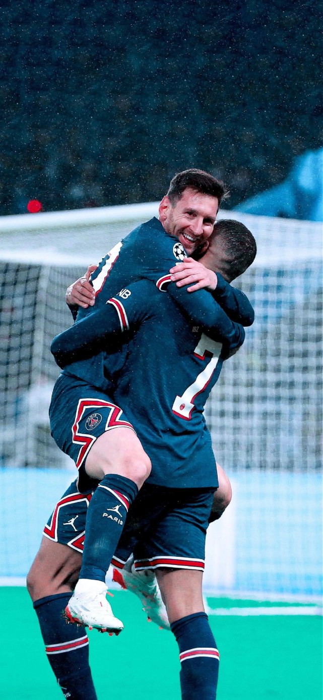 王燊超赛后喊话球迷：明年为第五个冠军拼搏