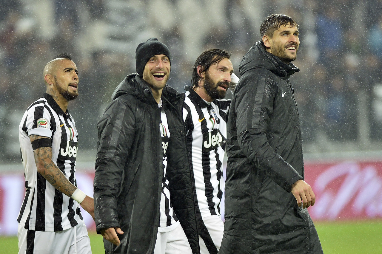 阿斯称皇马需要给姆巴佩配备更好的队友 遭球迷反驳（阿斯称皇马应为姆巴佩配更强队友，引发球迷反驳）