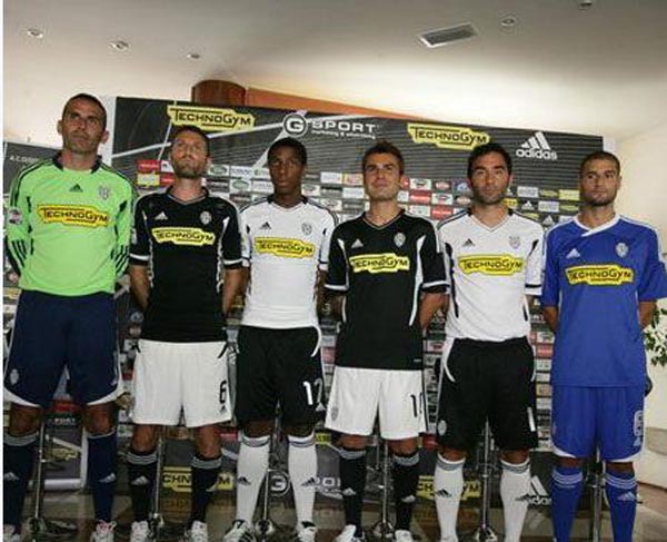 终于能拿分了，欧冠四战全败的本菲卡和阿贾克斯下轮直接交手