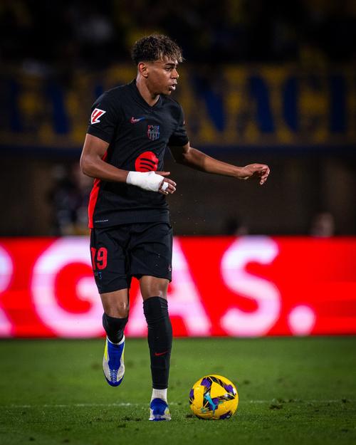 欧冠淘汰赛前瞻：曼城对阵皇家马德里,（欧冠淘汰赛焦点战：曼城迎战皇马）