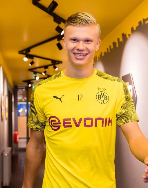 早报：推开门重逢再相拥？（早报：开门相见，是否还能相拥？）