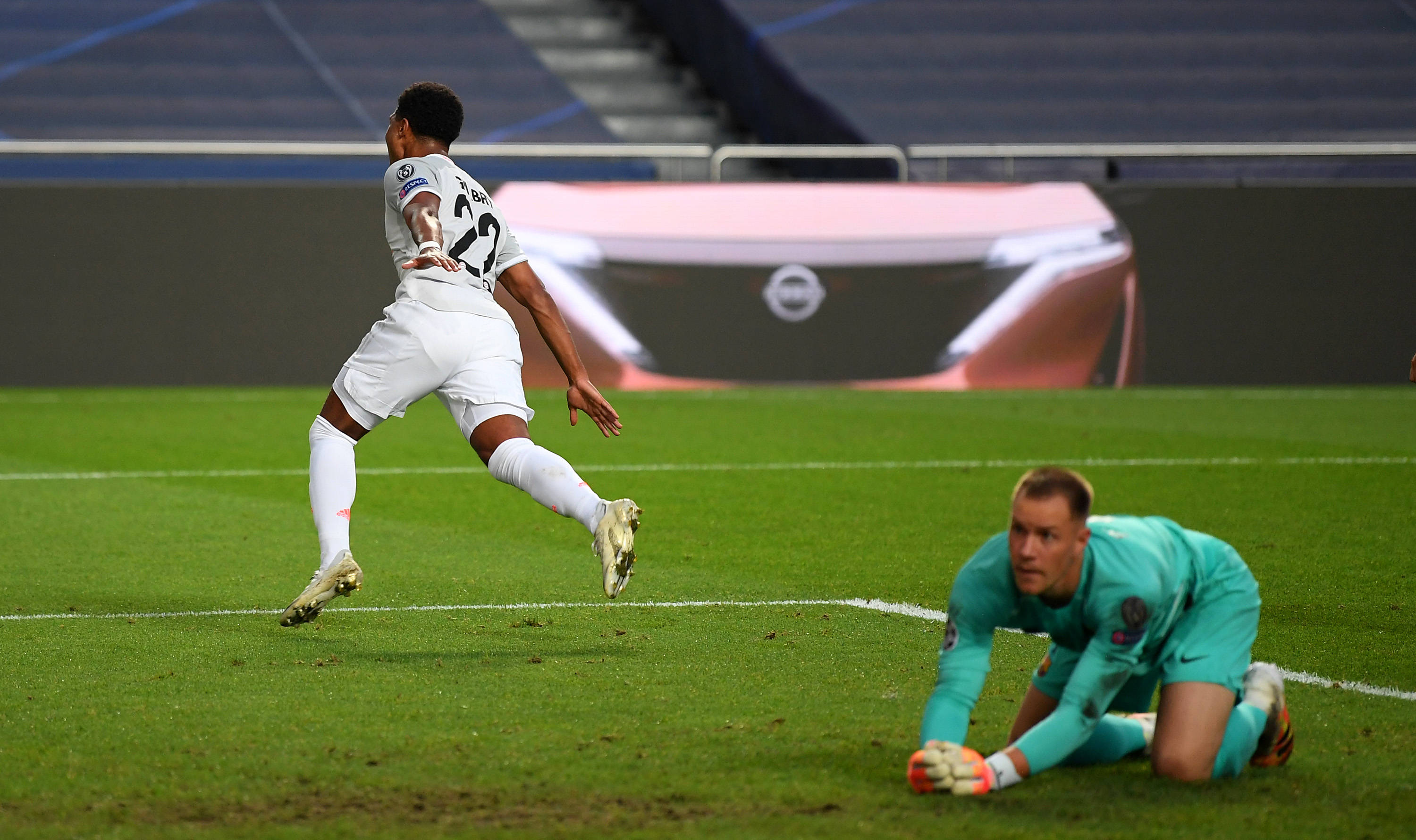 接下来的一个月再进10球，姆巴佩将跃升经典射手榜，仅次于梅西领先C罗