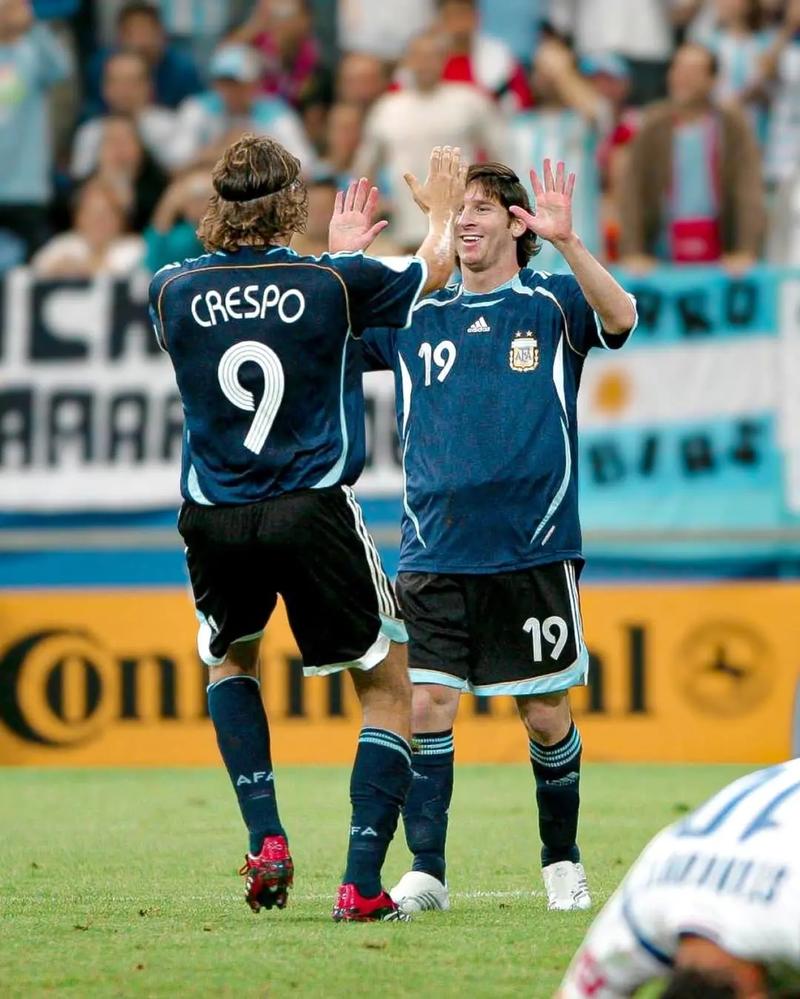 球星赛后发文鼓励全队：继续战斗