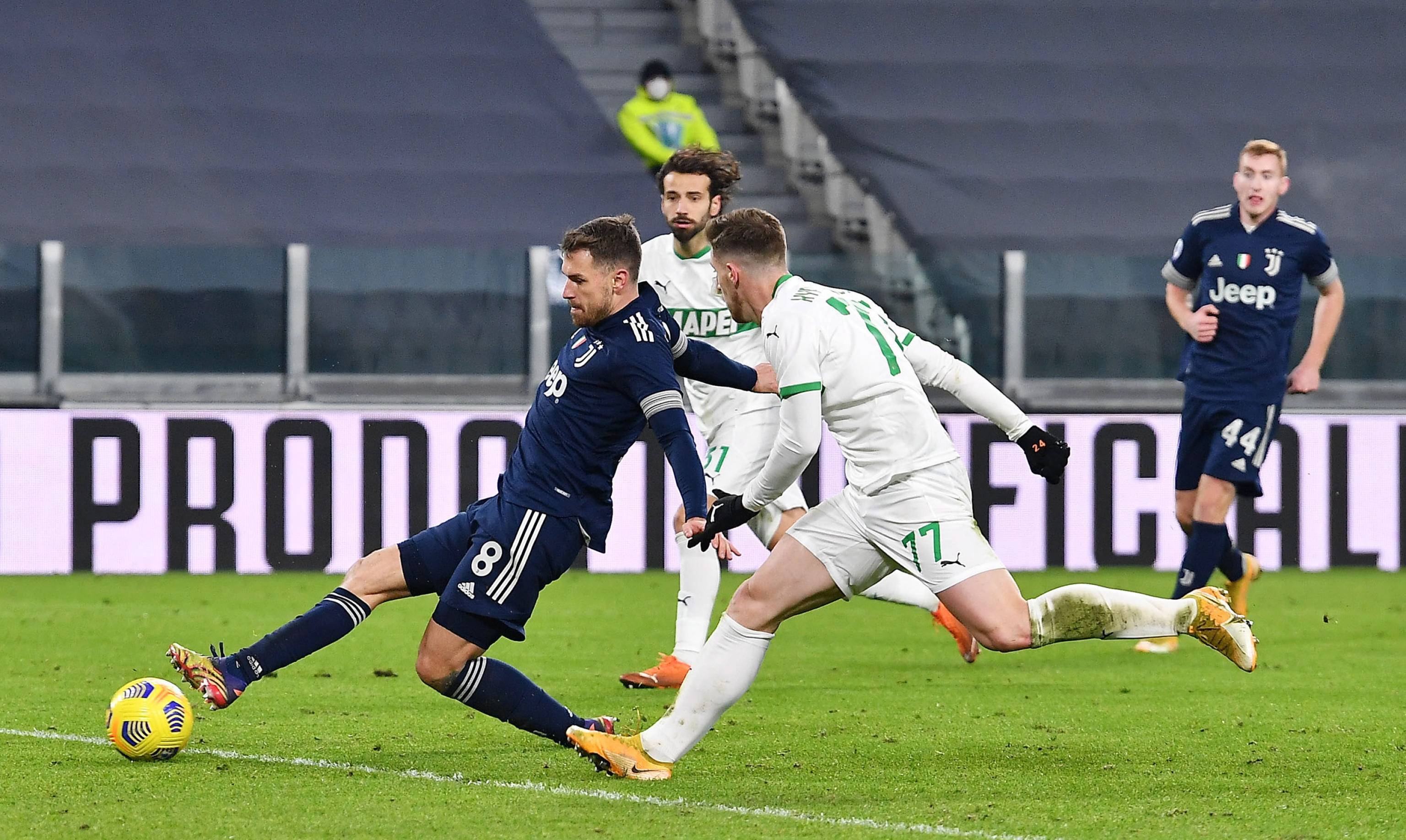 💡早报：34岁格列兹曼荣获金足奖（晨报：34岁格列兹曼加冕金足奖）