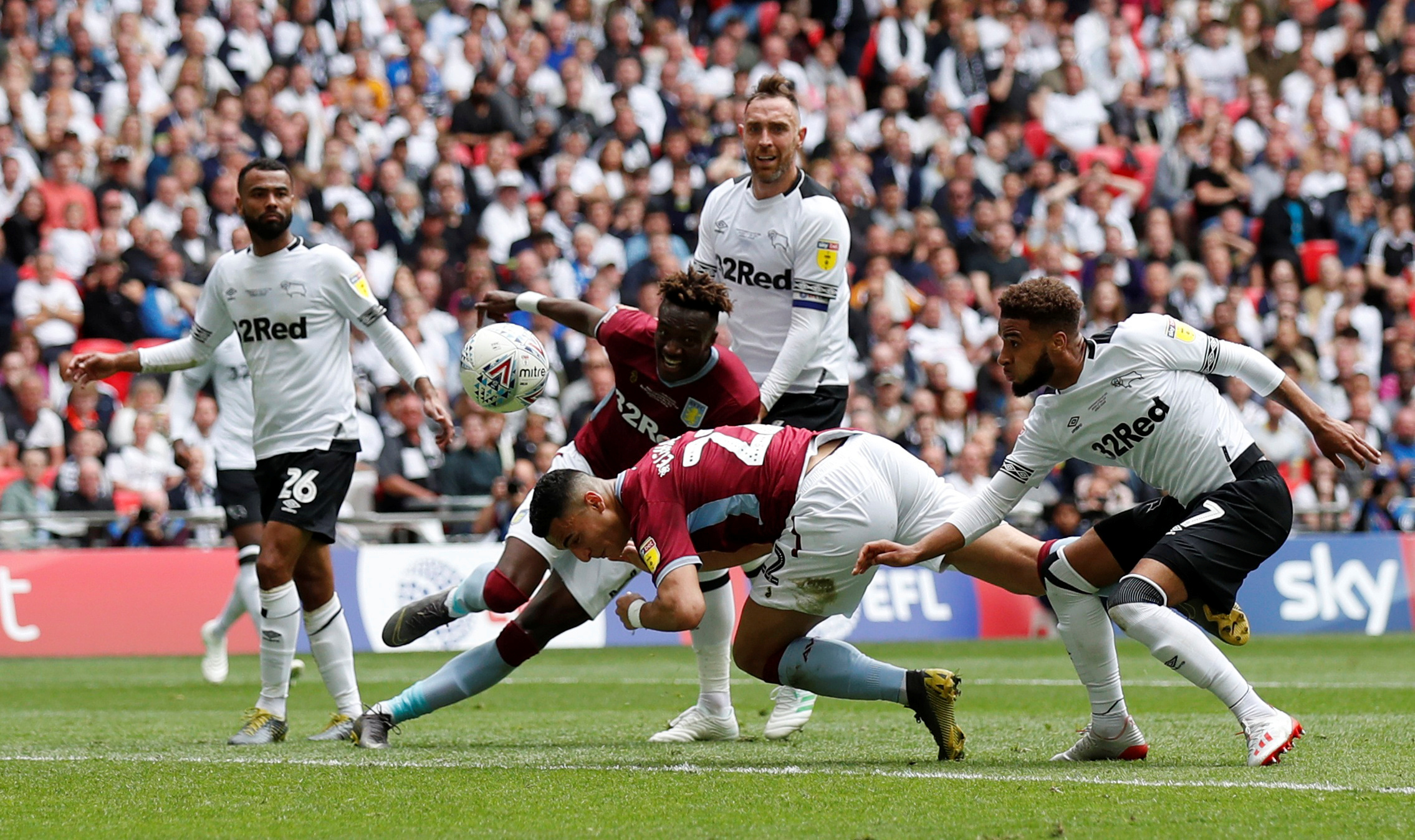 意天空：劳塔罗已回国米参加合练，预计和图拉姆首发出战德比（意天空：劳塔罗归队参加国米合练，预计与图拉姆搭档德比首发）