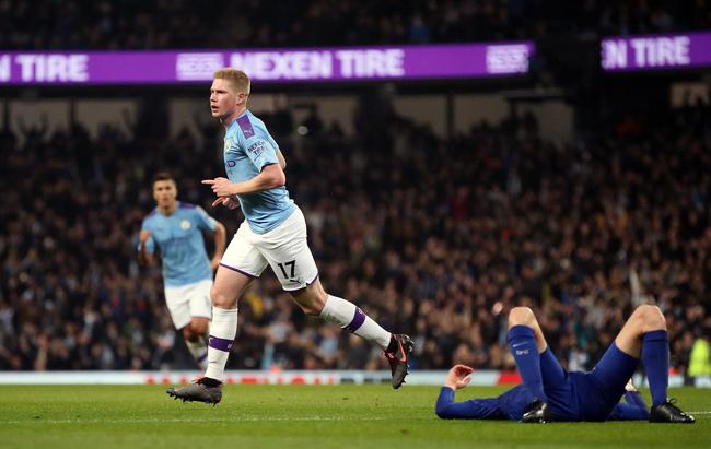 掘金约基奇豪取三双助球队连胜（约基奇砍下三双率掘金延续连胜）